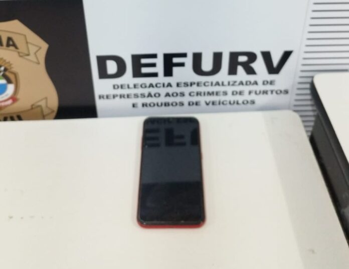 Polícia Civil recupera celular roubado e prende mulher em flagrante Polícia Civil recupera celular roubado e prende mulher em flagrante por receptação