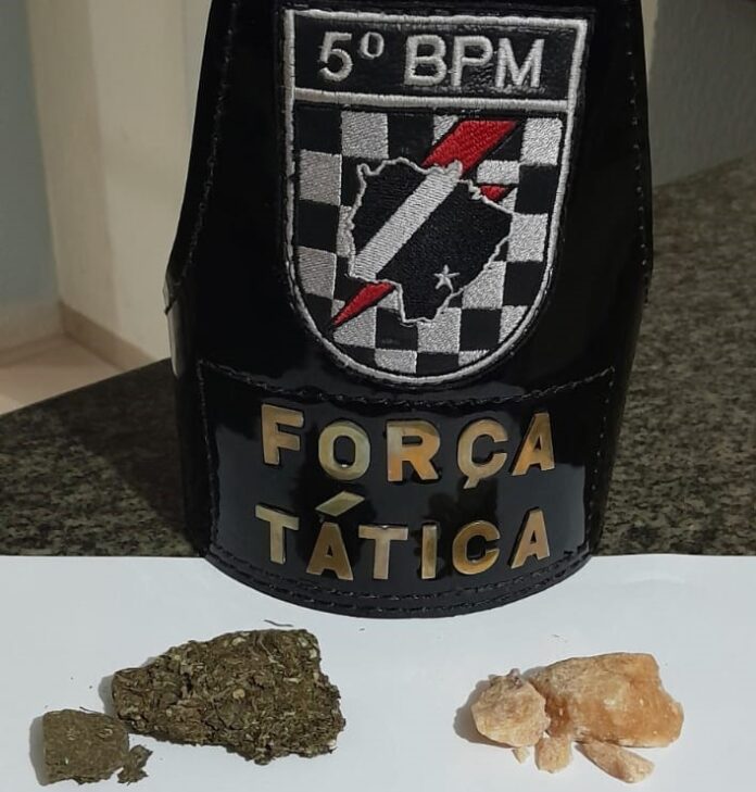 Polícia Militar prende autor por tráfico de drogas em Coxim Polícia Militar prende autor por tráfico de drogas em Coxim