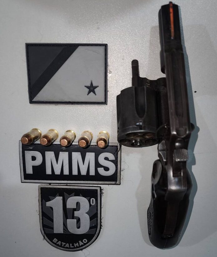 Polícia Militar prende homem por porte ilegal de arma de fogo em Paranaíba
