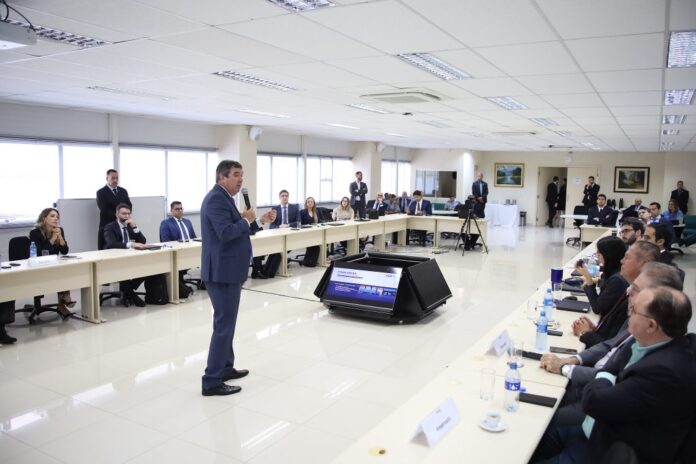 Aos novos magistrados, governador mostra cenário de crescimento econômico com Aos novos magistrados, governador mostra cenário de crescimento econômico com inclusão em MS