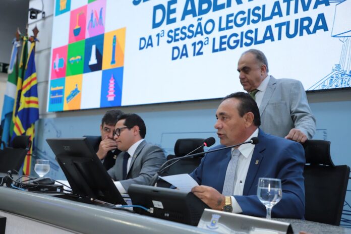 Carlão participa de Sessão Inaugural da Câmara e fala de sua disposição em trabalhar para resolver os problemas da cidade