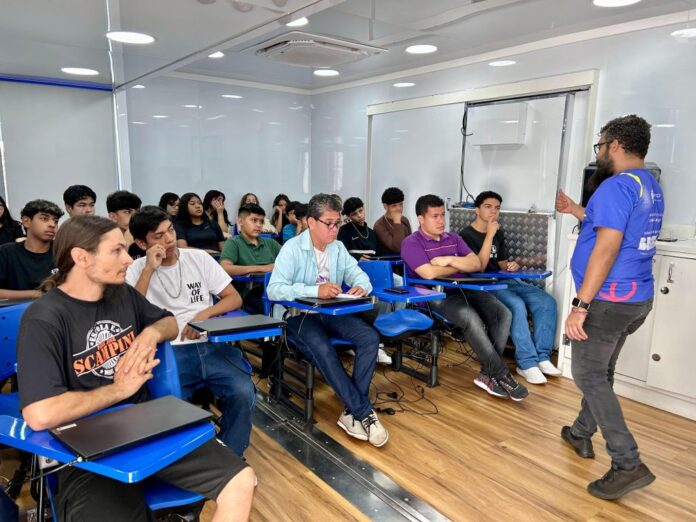 Cidadania: Carreta Digital vira sala de aula em Mato Grosso Cidadania: Carreta Digital vira sala de aula em Mato Grosso do Sul para ensinar juventude indígena
