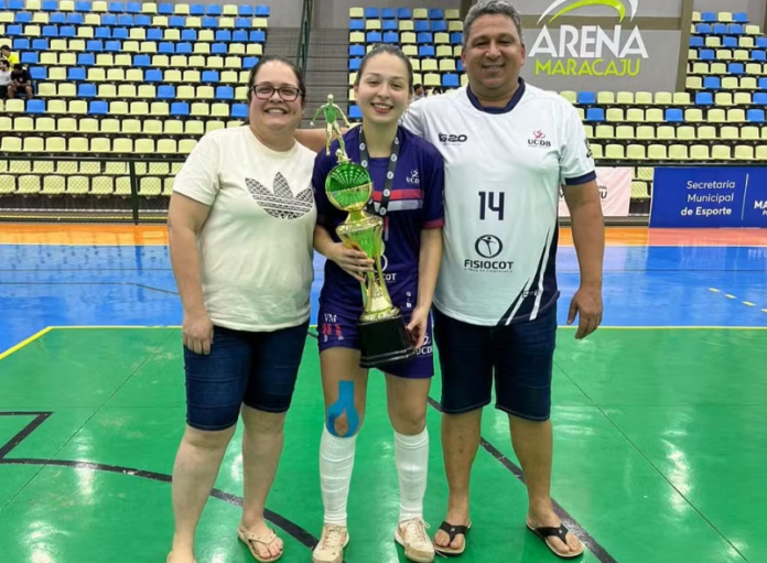 Com Júlia Namie, Leoas da Serra (SC) apresenta elenco para Com Júlia Namie, Leoas da Serra (SC) apresenta elenco para temporada