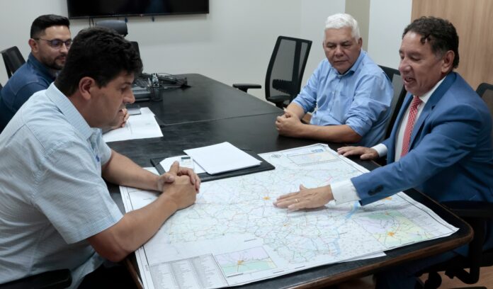 Gerson cumpre maratona de agendas em secretarias, na pauta, obras Gerson cumpre maratona de agendas em secretarias, na pauta,  obras para atender Sidrolândia