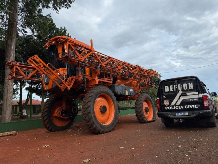 Polícia Civil apreende máquina agrícola levada de oficina em Dourados Polícia Civil apreende máquina agrícola levada de oficina em Dourados