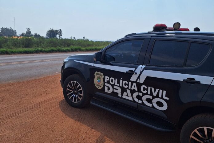 Policiais civis cumprem mandado de prisão em investigação por uso Policiais civis cumprem mandado de prisão em investigação por uso de documento falso