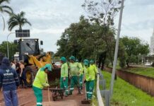 Prefeitura de Campo Grande atua na limpeza e desobstrução de ruas após chuva que castigou a cidade