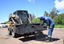 Equipes intensificam tapa-buracos e a remoção de árvores caídas
