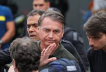 Primeira Turma do STF forma maioria para manter prisão de Bolsonaro