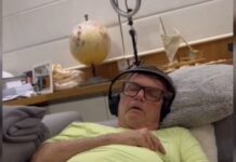 Carlos Bolsonaro divulga vídeo de Jair Bolsonaro soluçando e alerta para piora do estado de saúde do ex-presidente