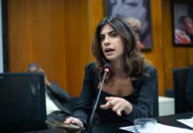 Camila Jara divulga nota após tumulto e critica condução da sessão na Câmara