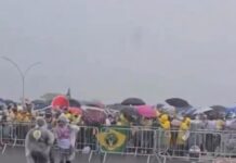 VÍDEO: Raio atinge ato de Nikolas Ferreira em Brasília e deixa dezenas de feridos