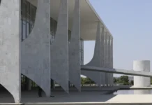 Brasil faz doação de material militar para Uruguai e Paraguai