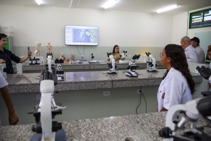 Reformas-Escolas-Antonio-Joao4-Alvaro-Rezende