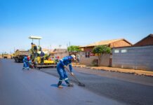 Prefeita assina com a bancada federal mais R$ 100 milhões para asfalto