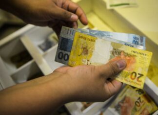 Governo propõe salário mínimo de R$ 1.717 em 2027