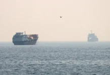 Trump recua e desiste de cobrar taxa sobre navios no Estreito de Ormuz