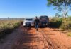 Dois homens são encontrados mortos em estrada rural e polícia investiga ligação com facções