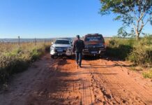 Dois homens são encontrados mortos em estrada rural e polícia investiga ligação com facções