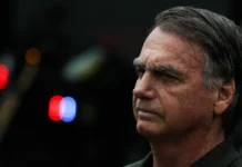 Bolsonaro pede autorização ao STF para sair de casa e passar por consulta com dentista