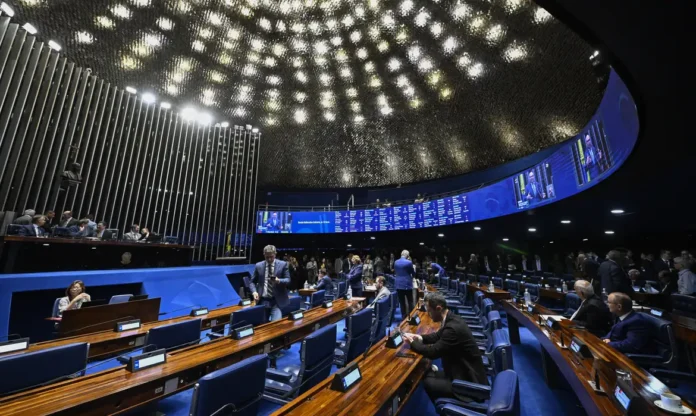 Senado aprova empréstimos de US$ 1,8 bi para estados e municípios Senado aprova empréstimos de US$ 1,8 bi para estados e municípios