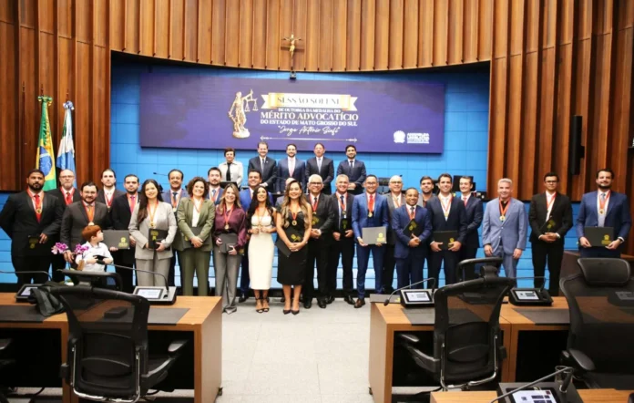 Assembleia Legislativa homenageia advogados em sessão solene proposta por Lidio Lopes Assembleia Legislativa homenageia advogados em sessão solene proposta por Lidio Lopes