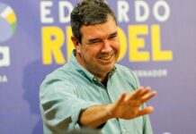 Riedel lidera corrida pelo Governo de MS e chega a quase 70% de apoio à reeleição, aponta pesquisa