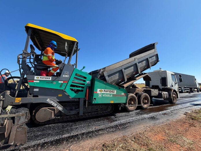 BR-163/MS tem obras em vários trechos nesta segunda; veja onde haverá desvio e pare-e-siga BR-163/MS tem obras em vários trechos nesta segunda; veja onde haverá desvio e pare-e-siga