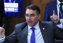 Missão pede investigação sobre filiação falsa de Flávio ao partido