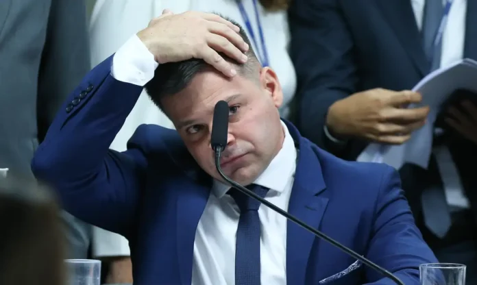 Moraes determina cassação da aposentadoria de ex-diretor da PRF Moraes determina cassação da aposentadoria de ex-diretor da PRF