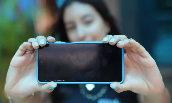 Estudo mostra jovens conscientes de que internet precisa melhorar Estudo mostra jovens conscientes de que internet precisa melhorar